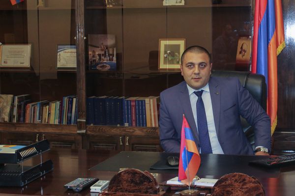 Губернатор Ширакской области Карен Саруханян - Sputnik Արմենիա