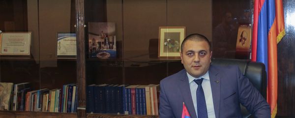 Губернатор Ширакской области Карен Саруханян Губернатор Ширакской области Карен Саруханян - Sputnik Армения