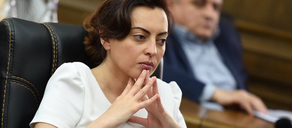 Депутуат от фракции Елк Лена Назарян в парламенте (5 июня 2018). Еревaн - Sputnik Արմենիա
