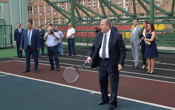 Президент Армении Армен Саркисян посетил Российско-Армянский (Славянский) Университет (5 июня 2018). Еревaн - Sputnik Армения