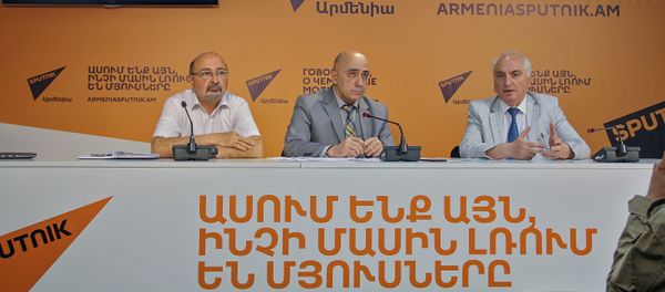 Пресс-конференция Арама Гаспаровича Саркисяна и Ашота Тавадяна Пресс-конференция Арама Гаспаровича Саркисяна и Ашота Тавадяна - Sputnik Армения