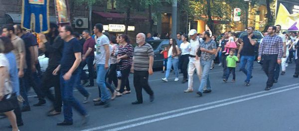 Активисты требуют отставки католикоса Гарегина II (6 июня 2018). Еревaн - Sputnik Արմենիա
