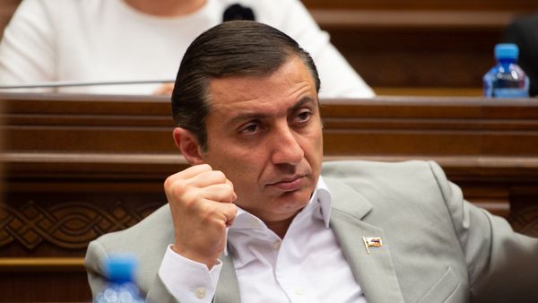 Депутат от фракции РПА Мигран Погосян на внеочередном заседании НС (7 июня 2018). Еревaн - Sputnik Արմենիա