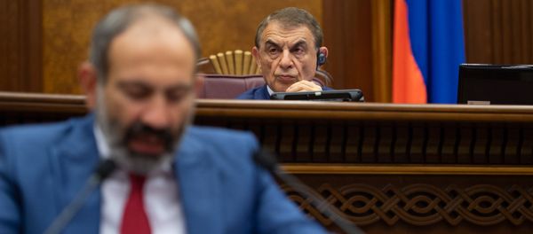 Спикер Парламента Ара Баблоян на внеочередном заседании НС (7 июня 2018). Еревaн - Sputnik Армения