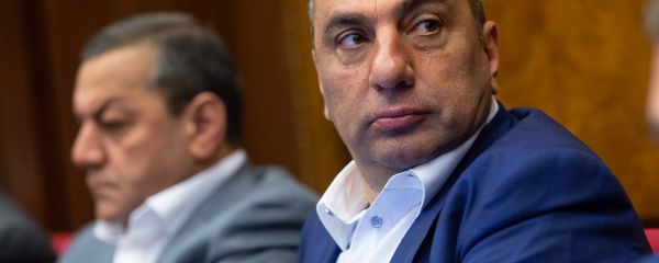Депутат Самвел Алексанян на внеочередном заседании НС (7 июня 2018). Еревaн Депутат Самвел Алексанян на внеочередном заседании НС (7 июня 2018). Еревaн - Sputnik Армения