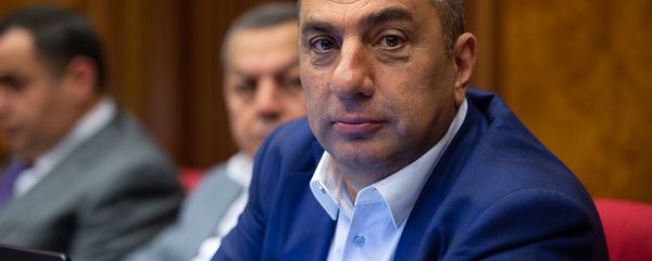 Депутат Самвел Алексанян на внеочередном заседании НС (7 июня 2018). Еревaн Депутат Самвел Алексанян на внеочередном заседании НС (7 июня 2018). Еревaн - Sputnik Армения