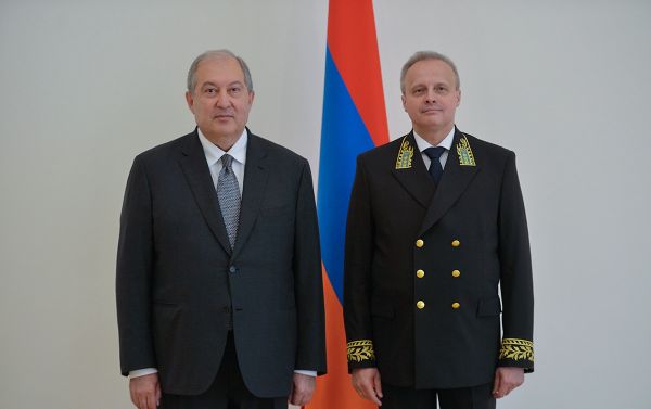 Посол России в Армении Сергей Копиркин вручил верительные грамоты президенту Армении Армену Саркисяну (7 июня 2018). Еревaн - Sputnik Армения