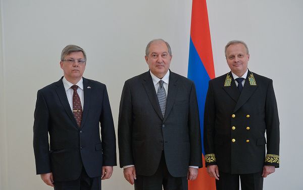 Посол России в Армении Сергей Копиркин вручил верительные грамоты президенту Армении Армену Саркисяну (7 июня 2018). Еревaн - Sputnik Армения