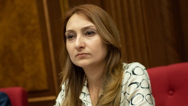 Министр культуры Армении Лилит Макунц на внеочередном заседании НС (7 июня 2018). Еревaн - Sputnik Армения