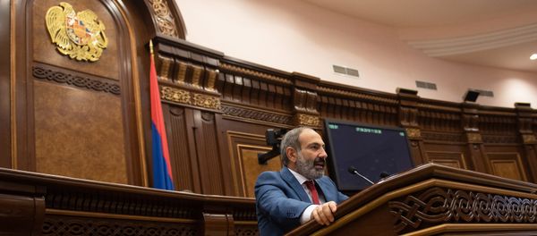 Премьер-министр Армении Никол Пашинян в Парламенте (7 июня 2018). Еревaн Премьер-министр Армении Никол Пашинян в Парламенте (7 июня 2018). Еревaн - Sputnik Армения