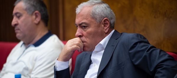 Депутат от фракции РПА Ашот Арсенян на внеочередном заседании НС (7 июня 2018). Еревaн - Sputnik Արմենիա
