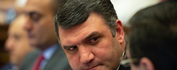 Депутат от фракции РПА Геворг Костанян на внеочередном заседании НС (7 июня 2018). Еревaн - Sputnik Արմենիա