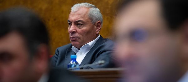 Депутат от фракции РПА Ашот Арсенян на внеочередном заседании НС (7 июня 2018). Еревaн Депутат от фракции РПА Ашот Арсенян на внеочередном заседании НС (7 июня 2018). Еревaн - Sputnik Армения
