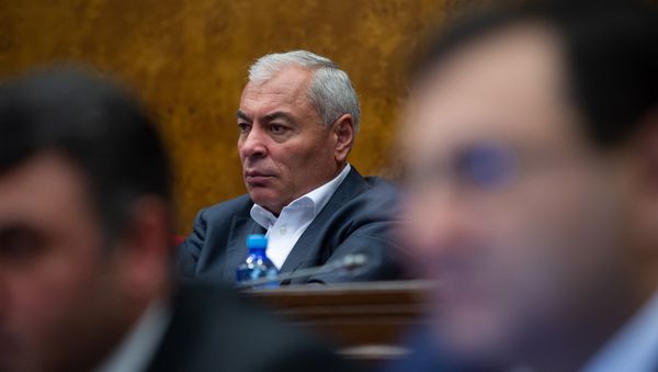 Депутат от фракции РПА Ашот Арсенян на внеочередном заседании НС (7 июня 2018). Еревaн - Sputnik Армения