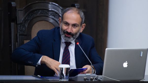 Премьер-министр Армении Никол Пашинян на заседании правительства (8 июня 2018). Еревaн - Sputnik Армения