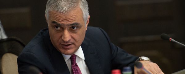 Вице-премьер Армении Мгер Григорян на заседании правительства (8 июня 2018). Еревaн - Sputnik Армения