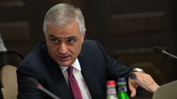 Вице-премьер Армении Мгер Григорян на заседании правительства (8 июня 2018). Еревaн - Sputnik Армения