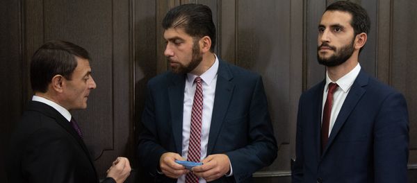 Глава гос.контрольной службы Давид Санасарян, начальник полиции Валерий Осипян и заместитель министра иностранных дел Рубен Рубинян на заседании правительства Армении (8 июня 2018). Еревaн - Sputnik Արմենիա