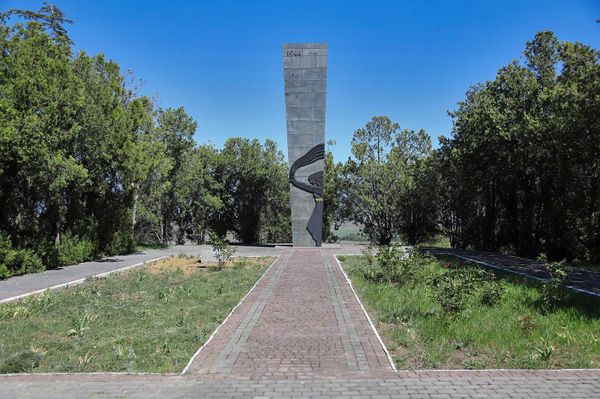 Памятник воинам Армянской 89-й Таманской стрелковой Краснознаменной ордена Красной звезды дивизии в Севастополе - Sputnik Армения