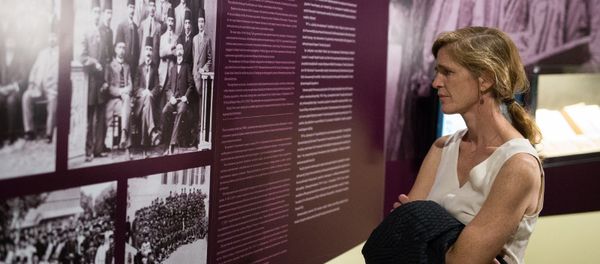 Визит бывшей поспред США при ООН Саманты Пауэр в мемориальный комплекс Цициернакаберд и музей-институт Геноцида армян (8 июня 2018). Еревaн Визит бывшей поспред США при ООН Саманты Пауэр в мемориальный комплекс Цициернакаберд и музей-институт Геноцида армян (8 июня 2018). Еревaн - Sputnik Армения