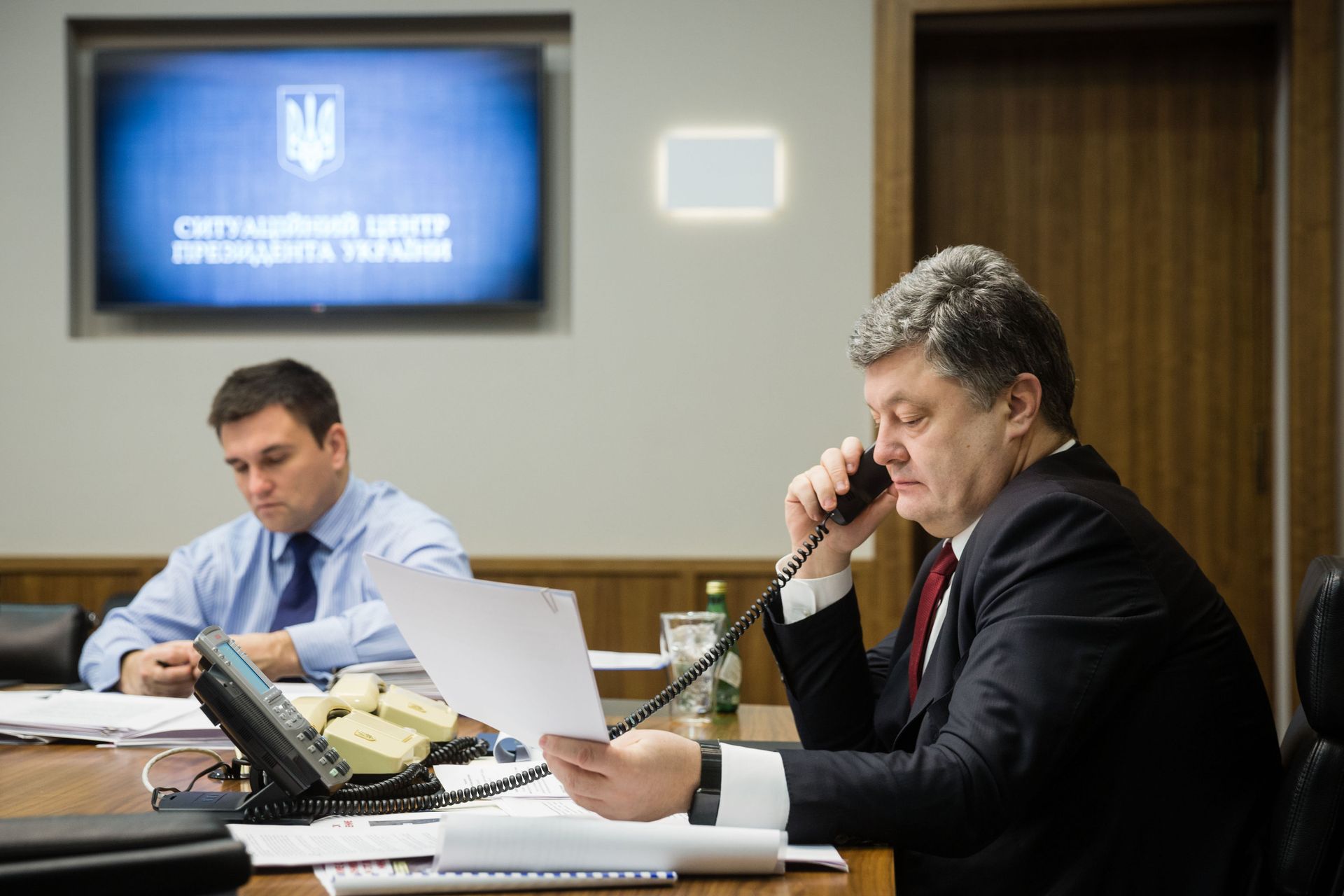 Лучше пожать руку Путину, нежели заглядывать ему в глаза в поисках мира - Порошенко - Sputnik Армения, 1920, 30.03.2021