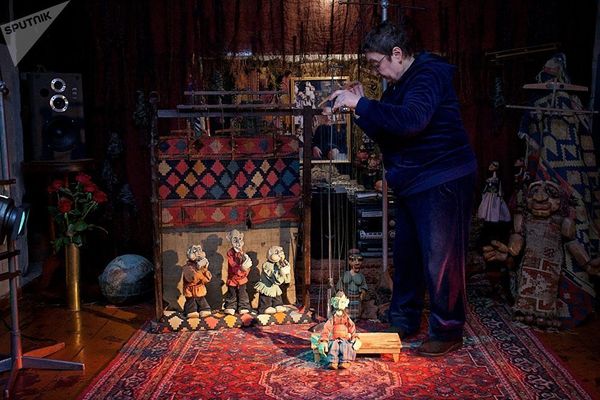 Знаменитый семейный театр четы Давтян . Туристы и местные жители не устают приходить сюда снова и снова. - Sputnik Армения