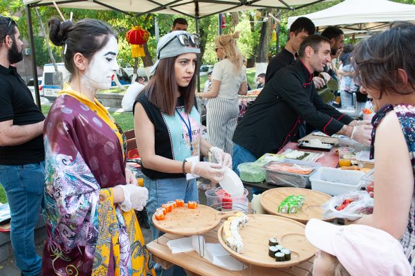 Фестиваль еды Yerevan Food Fest прошел на площади Республики (10 июня 2018). Ереван - Sputnik Армения