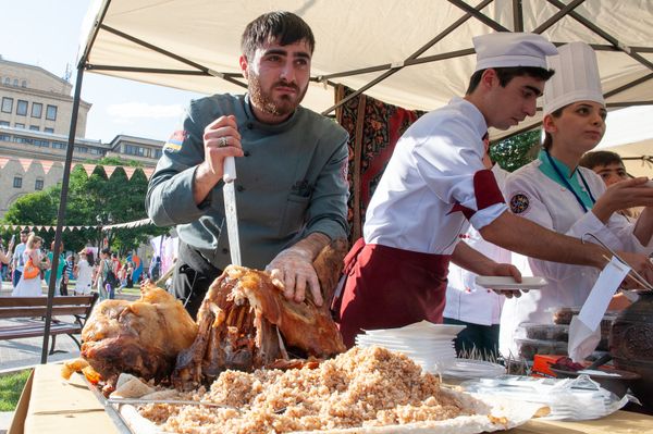 Фестиваль еды Yerevan Food Fest прошел на площади Республики (10 июня 2018). Ереван - Sputnik Армения