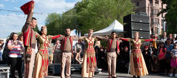 Фестиваль еды Yerevan Food Fest прошел на площади Республики (10 июня 2018). Ереван Фестиваль еды Yerevan Food Fest прошел на площади Республики (10 июня 2018). Ереван - Sputnik Армения