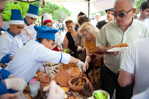 Фестиваль еды Yerevan Food Fest прошел на площади Республики (10 июня 2018). Ереван - Sputnik Армения