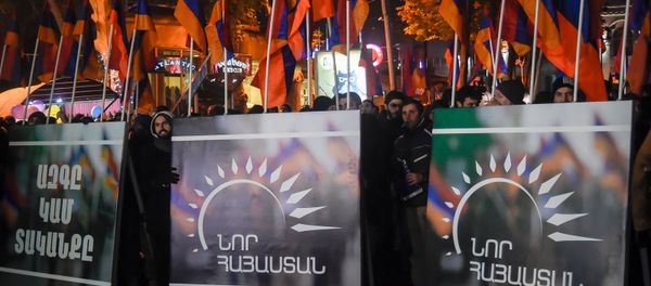 Митинг и шествие оппозиционного фронта «Новая Армения» проходит в Ереване - Sputnik Армения