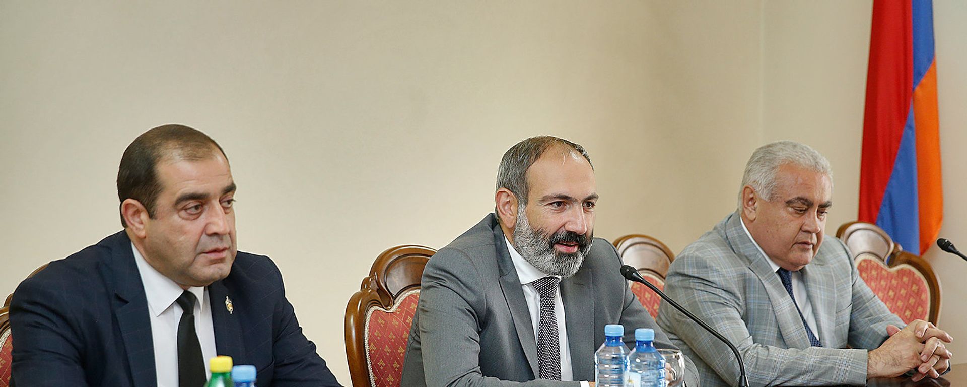 Премьер-министр Армении Никол Пашинян представил нового главу службы государственной охраны СНБ (12 июня 2018). Еревaн - Sputnik Армения, 1920, 23.10.2019