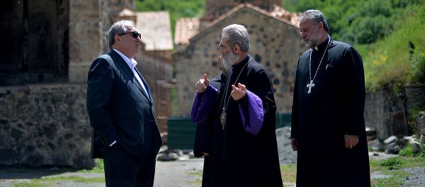 Президент Армении Армен Саркисян посетил монастырь Дадиванк (13 июня 2018). Карабах - Sputnik Արմենիա