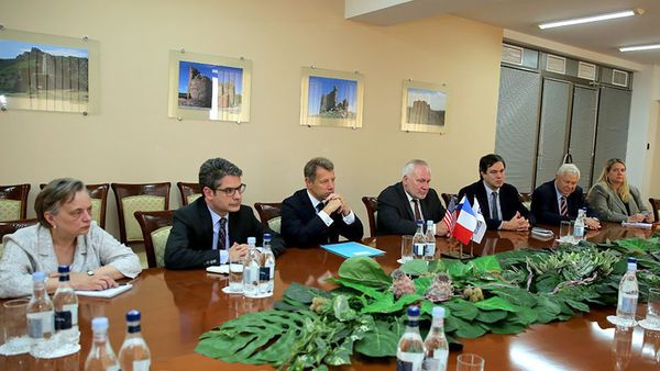 Министр обороны Армении Давид Тоноян принял сопредседателей Минской группы ОБСЕ (13 июня 2018). Еревaн - Sputnik Армения