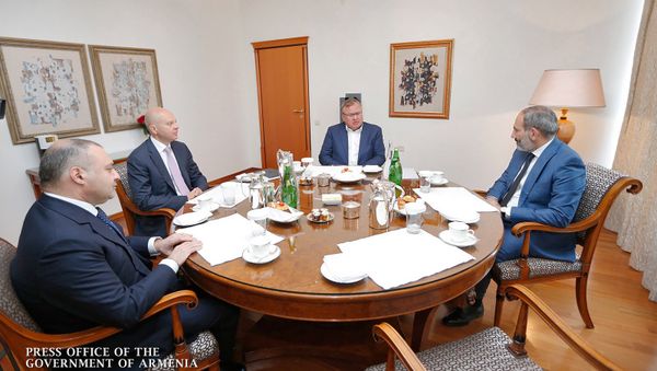 Премьер-министр Армении Никол Пашинян встретился с председателем совета директоров банка ВТБ Андреем Костином (14 июня 2018). Москвa - Sputnik Армения