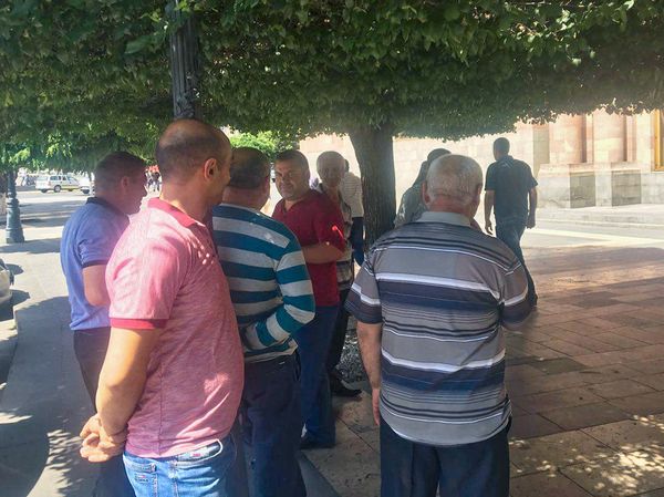 Акция протеста производителей молока перед Домом Правительства (14 июня 2018). Еревaн - Sputnik Արմենիա