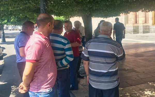 Акция протеста производителей молока перед Домом Правительства (14 июня 2018). Еревaн - Sputnik Армения