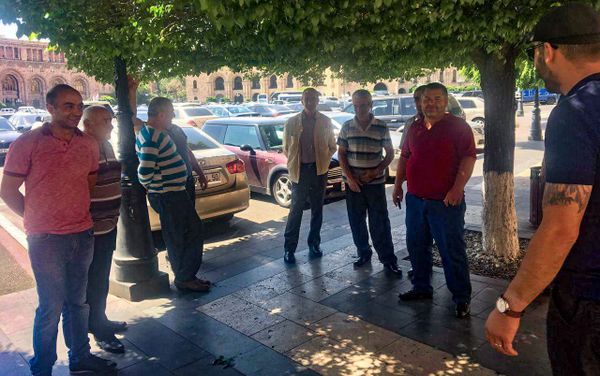 Акция протеста производителей молока перед Домом Правительства (14 июня 2018). Еревaн - Sputnik Армения