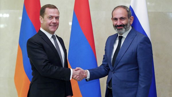 Премьер-министр Армении Никол Пашинян встретился с председателем правительства России Дмитрием Медведевым (14 июня 2018). Москвa - Sputnik Армения