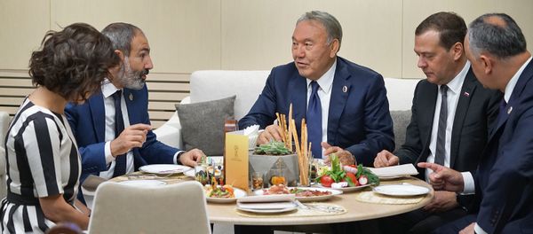 Премьер-министр Армении Никол Пашинян с супругой Анной Акопян приняли участие на торжественной церемонии открытия ЧМ-2018 (14 июня 2018). Москвa - Sputnik Արմենիա