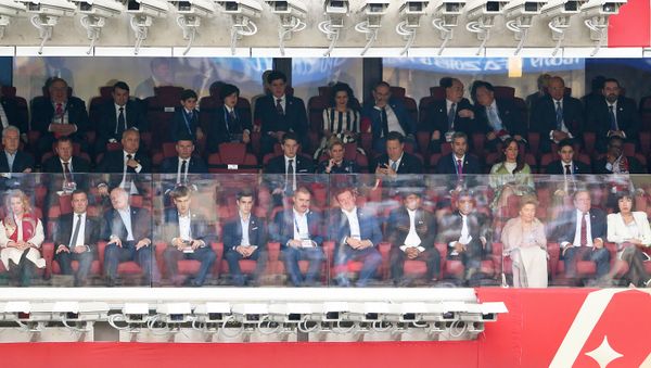 Премьер-министр Армении Никол Пашинян с супругой Анной Акопян приняли участие на торжественной церемонии открытия ЧМ-2018 (14 июня 2018). Москвa Премьер-министр Армении Никол Пашинян с супругой Анной Акопян приняли участие на торжественной церемонии открытия ЧМ-2018 (14 июня 2018). Москвa - Sputnik Армения