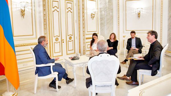 Интервью премьер-министра Армении Никола Пашиняна французским СМИ (9 июня 2018). Еревaн Интервью премьер-министра Армении Никола Пашиняна французским СМИ (9 июня 2018). Еревaн - Sputnik Армения