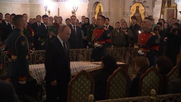 В моем сердце он останется навсегда. Путин попрощался с Говорухиным - Sputnik Армения