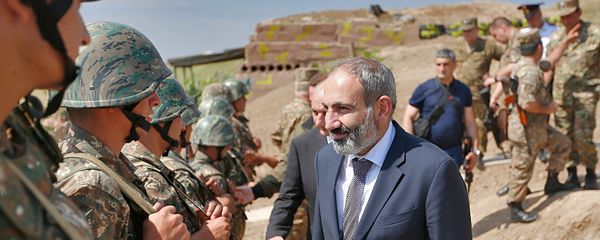 Премьер-министр Армении Никол Пашинян посетил воинкую часть (16 июня 2018). Карабах - Sputnik Արմենիա