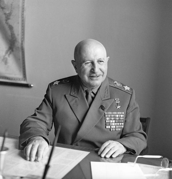 Славные подвиги военачальников-армян: как Сталин поднял тост за адмирала Исакова Славные подвиги военачальников-армян: как Сталин поднял тост за адмирала Исакова - Sputnik Армения