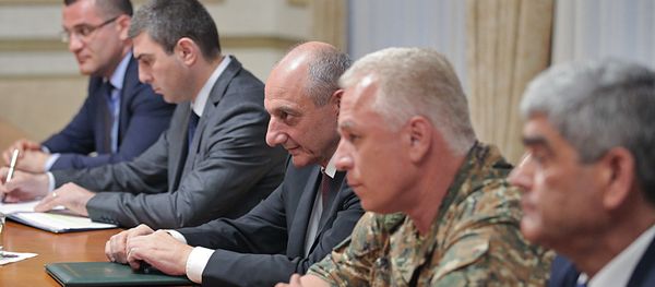 Премьер-министр Армении Никол Пашинян прибыл с рабочим визитом в Карабах (16 июня 2018). Степанакерт Премьер-министр Армении Никол Пашинян прибыл с рабочим визитом в Карабах (16 июня 2018). Степанакерт - Sputnik Армения