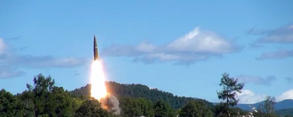 Пуск баллистической ракеты расчетом ОТРК «Искандер» ВВО Пуск баллистической ракеты расчетом ОТРК «Искандер» ВВО - Sputnik Армения