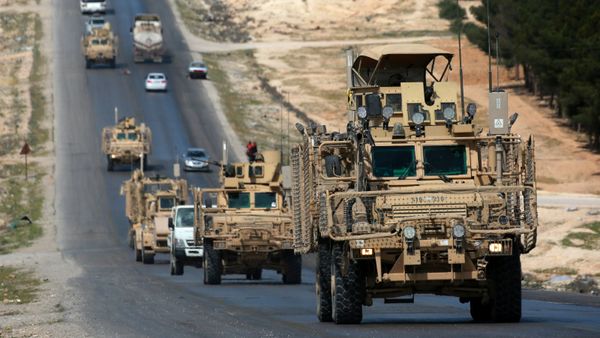 Военная колонна коалиционных сил, поддерживаемых США, движущиеся городе Манбидж (3 апреля 2018). Сирия - Sputnik Армения