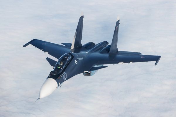 Дроны против самолетов: нужны ли Армении СУ-30СМ - Sputnik Армения