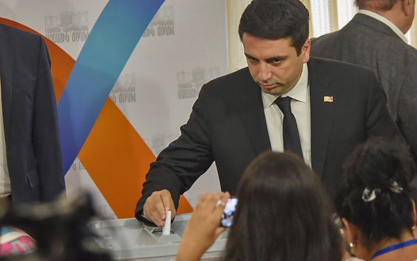 Голосование по лишению Манвела Григоряна депутатской неприкосновенности (19 июня). Еревaн - Sputnik Արմենիա